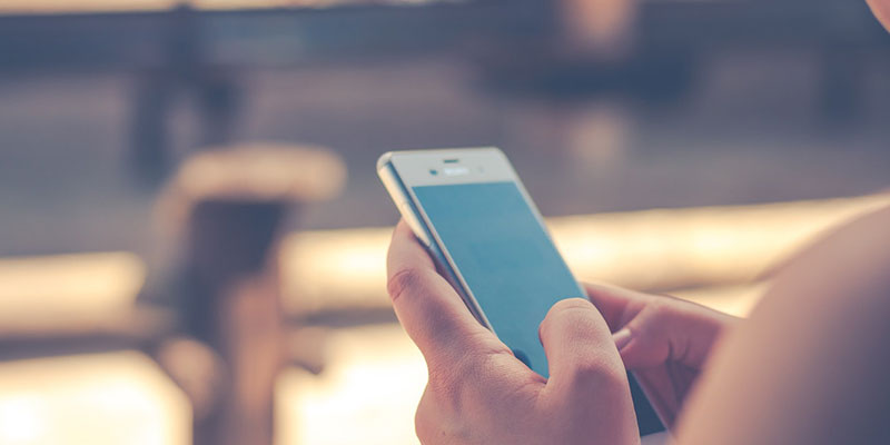A través de NFC, conecte el teléfono inteligente con otros dispositivos